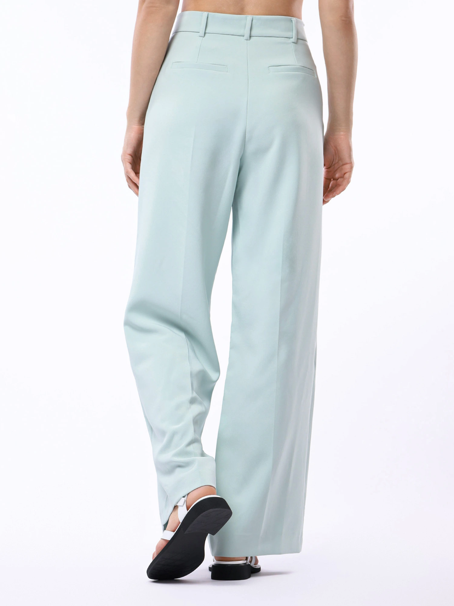 Брюки свободного кроя с завышенной талией